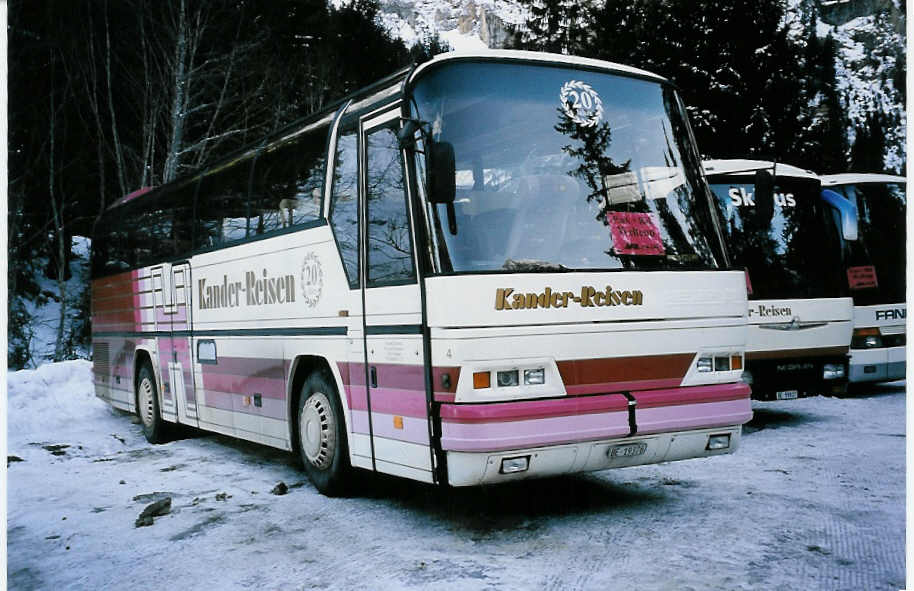 (051'501) - Kander-Reisen, Frutigen - Nr. 4/BE 19'376 - Neoplan am 6. Januar 2002 in Adelboden, Unter dem Birg