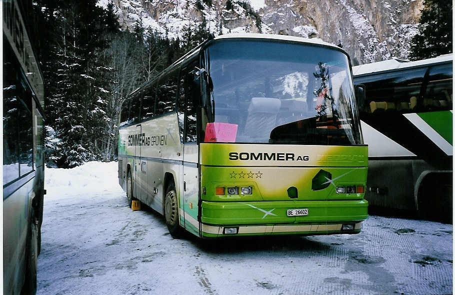 (051'506) - Sommer, Grnen - BE 26'602 - Neoplan am 6. Januar 2002 in Adelboden, Unter dem Birg