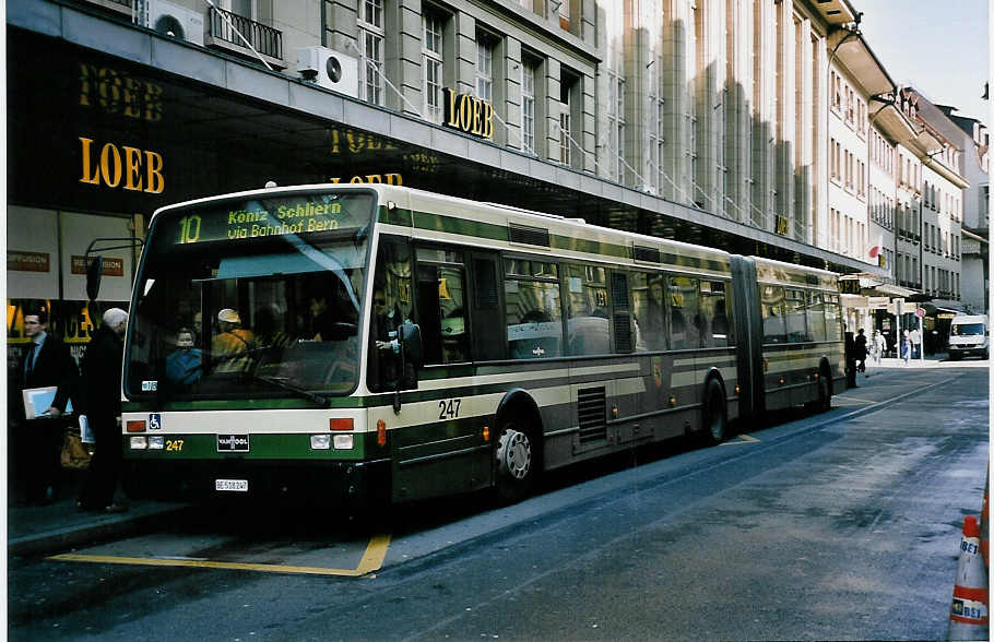 (051'816) - SVB Bern - Nr. 247/BE 518'247 - Van Hool am 4. Februar 2002 beim Bahnhof Bern