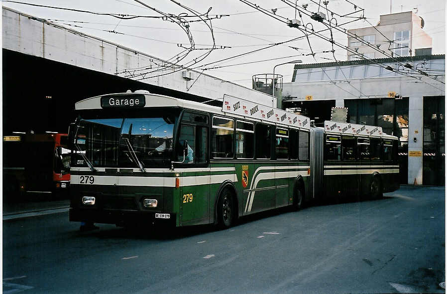 (051'925) - SVB Bern - Nr. 279/BE 339'279 - FBW/Hess-Gangloff am 4. Februar 2002 in Bern, Eigergarage