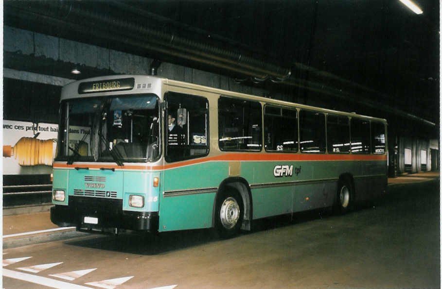 (052'035) - TPF Fribourg - Nr. 25/FR 300'216 - Volvo/R&J (ex GFM Fribourg Nr. 25) am 17. Februar 2002 in Fribourg, Busbahnhof