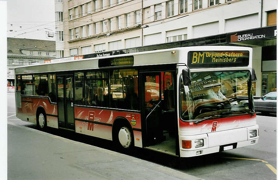 (052'701) - ABM Meinisberg - Nr. 1/BE 133'371 - MAN am 30. Mrz 2002 beim Bahnhof Biel