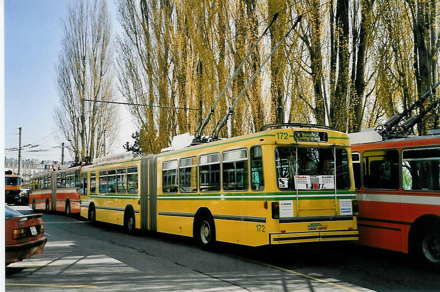 (052'721) - TN Neuchtel - Nr. 172 - FBW/Hess Gelenktrolleybus am 6. April 2002 in Neuchtel, Dpt