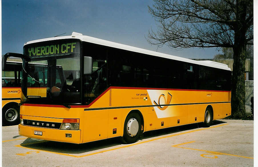 (052'731) - PTT-Regie - P 26'020 - Setra am 6. April 2002 in Yverdon, Garage