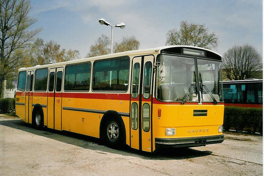 (052'735) - PTT-Regie - P 25'843 - Saurer/Hess am 6. April 2002 in Yverdon, Garage