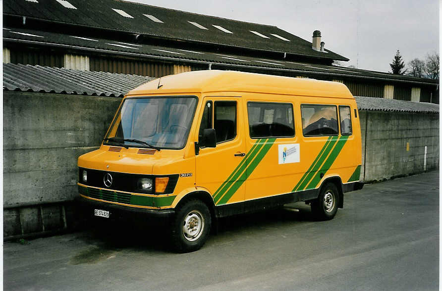 (052'826) - TBB/SNB Beatenberg - BE 374'820 - Mercedes/Moser (ex AvH Heimenschwand Nr. 2) am 9. April 2002 in Thun, Garage STI