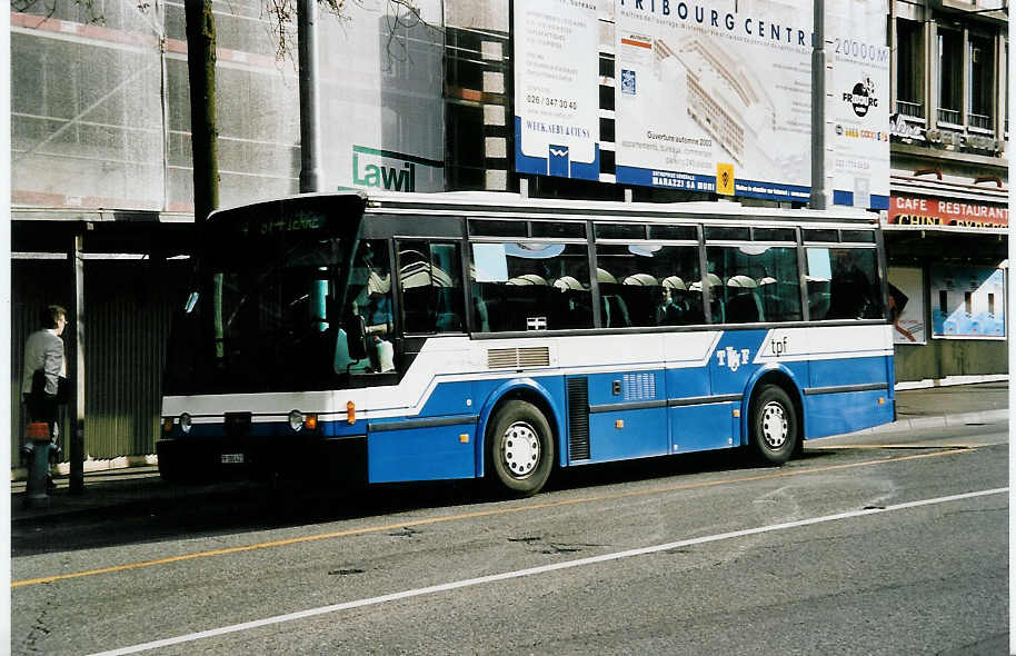 (053'127) - TPF Fribourg - Nr. 378/FR 300'421 - Van Hool (ex TF Fribourg Nr. 78) am 19. April 2002 beim Bahnhof Fribourg