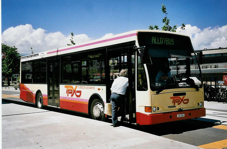 (053'502) - TPYG Yverdon - VD 599 - Volvo/Berkhof am 20. Mai 2002 beim Bahnhof Yverdon