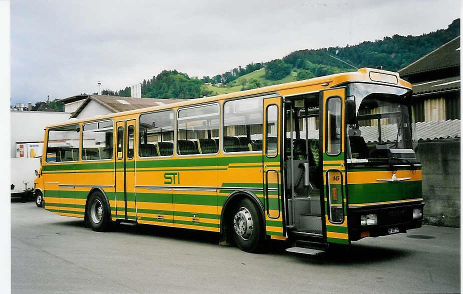 (053'528) - STI Thun - Nr. 16/BE 151'197 - Neoplan/Lauber (ex AvH Heimenschwand Nr. 6) am 29. Mai 2002 in Thun, Garage