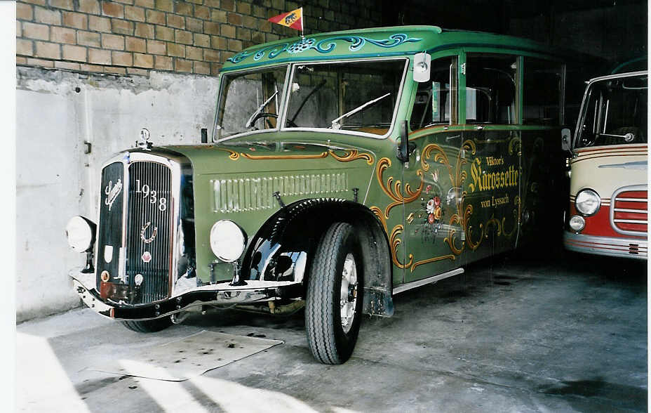 (053'912) - Lorenz, Lyssach - Saurer/Saurer (ex Geiger, Adelboden Nr. 8; ex P 1997) am 15. Juni 2002 in Lyssach, Garage (Teilaufnahme)