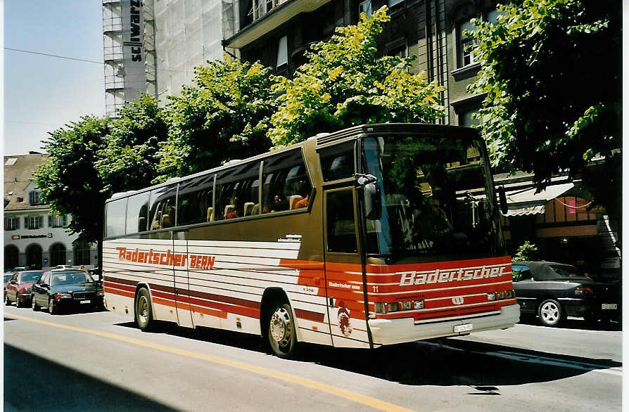 (054'219) - Badertscher, Bern - Nr. 11/BE 126'952 - Drgmller am 29. Juni 2002 in Thun, Bahnhofstrasse