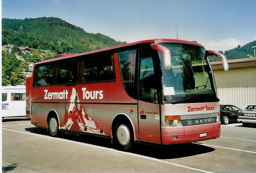 (054'309) - BVZ Brig - Nr. 23/VS 207'822 - Setra am 1. Juli 2002 in Thun, Seestrasse