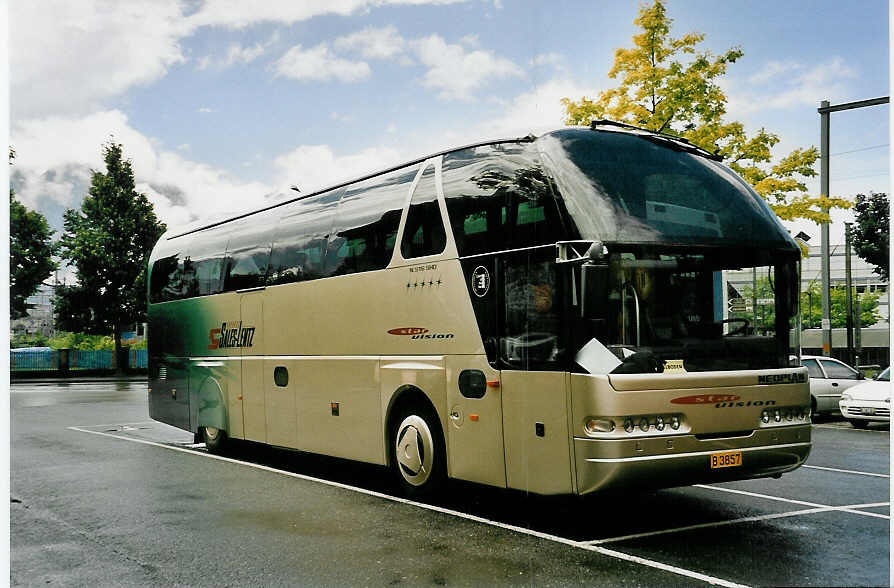 (054'317) - Aus Luxemburg: Sales-Lentz, Bascharage - B 3857 - Neoplan am 10. Juli 2002 in Thun, Seestrasse