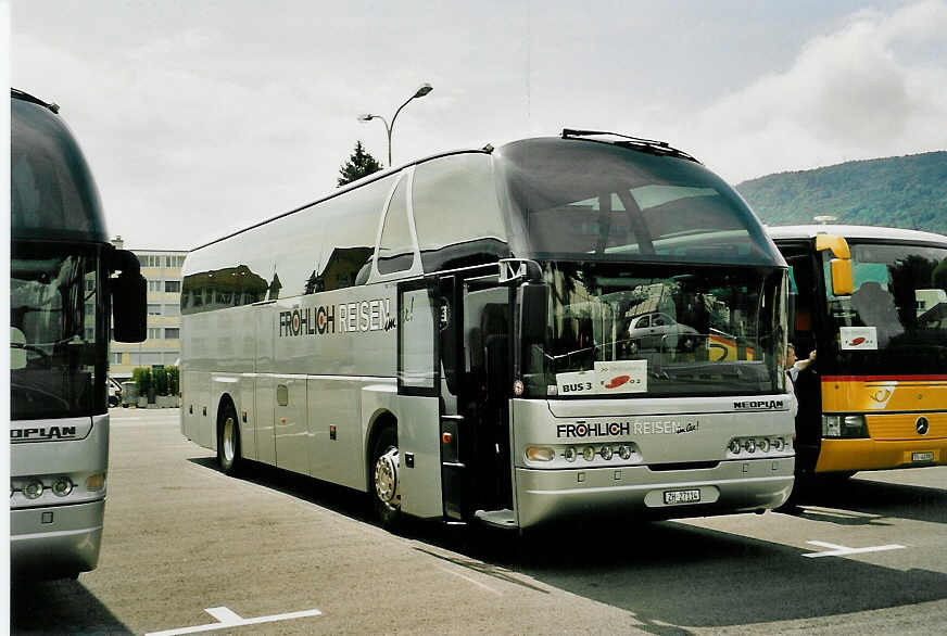 (054'423) - Frhlich, Zrich - ZH 27'114 - Neoplan am 15. Juli 2002 in Biel, Terminal B