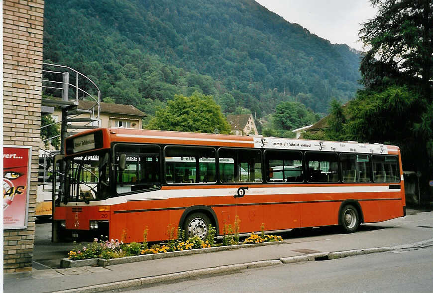 (054'516) - AAGU Altdorf - Nr. 20/UR 9128 - Mercedes/R&J am 22. Juli 2002 in Altdorf, Garage