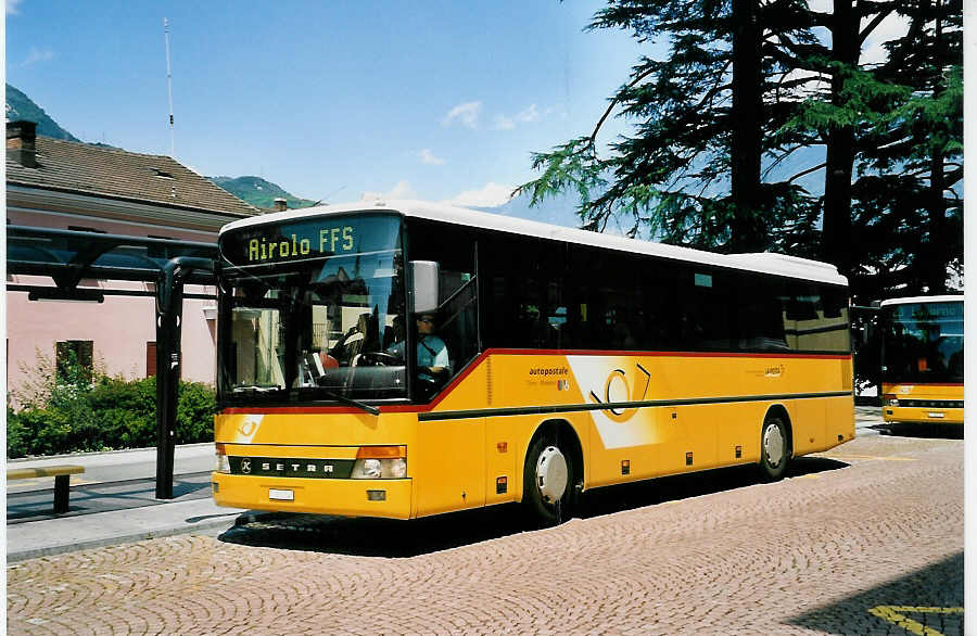 (054'611) - Marchetti, Airolo - TI 312'747 - Setra am 22. Juli 2002 beim Bahnhof Bellinzona