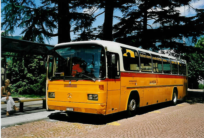 (054'615) - Starnini, Tenero - TI 78'187 - Mercedes am 22. Juli 2002 beim Bahnhof Bellinzona