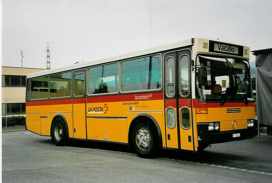 (054'720) - Autopostale, Mendrisio - TI 25'432 - Vetter am 23. Juli 2002 in Mendrisio, Garage