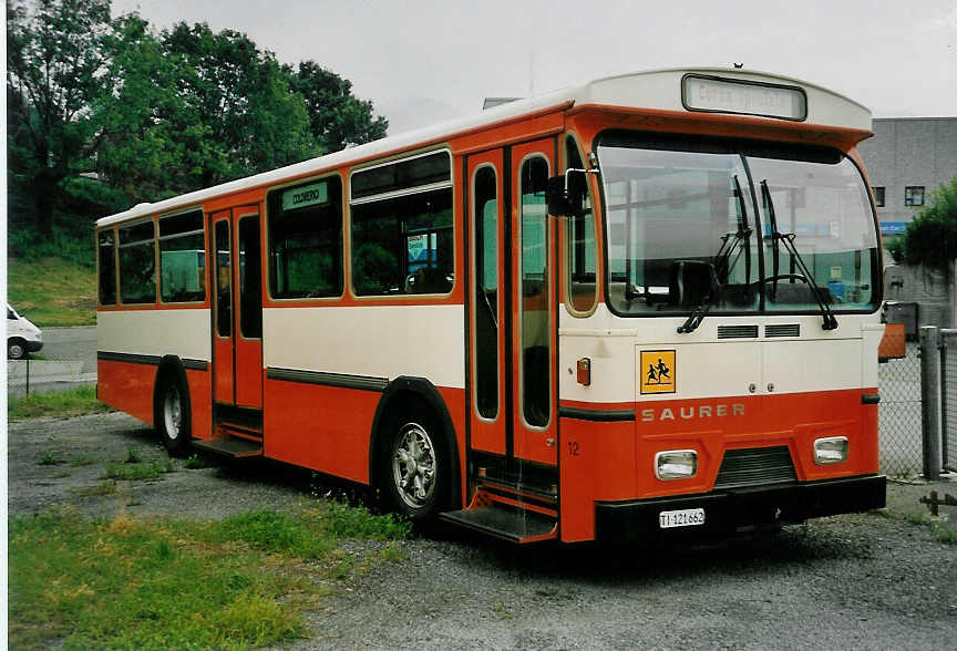 (054'724) - AMSA Chiasso - Nr. 12/TI 121'662 - Saurer/Hess am 23. Juli 2002 in Balerna, Garage