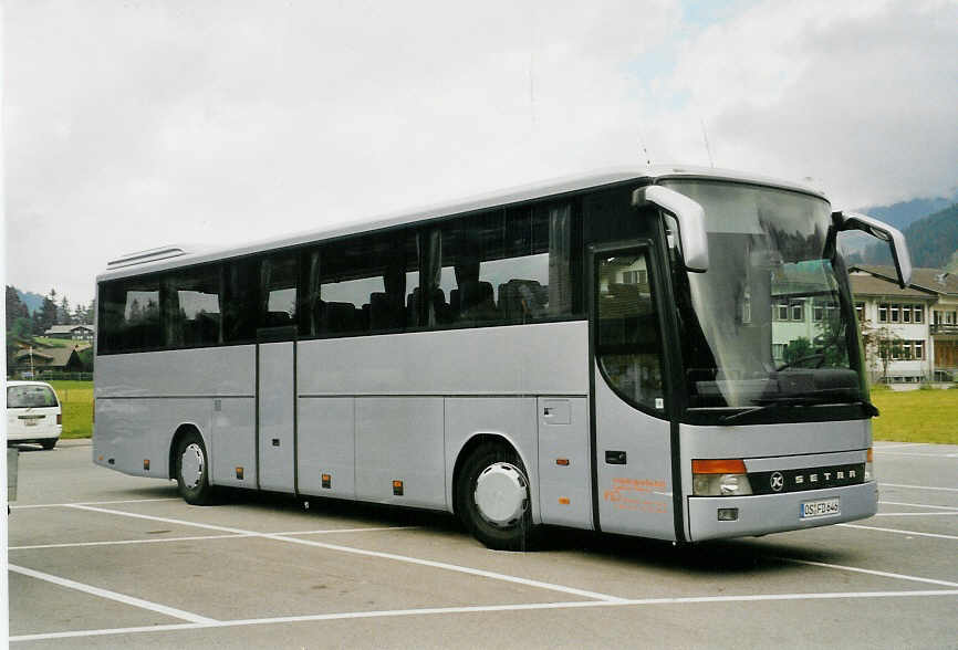 (054'929) - Aus Deutschland: VLO Bohmte - OS-FD 646 - Setra am 24. Juli 2002 in Adelboden, Boden