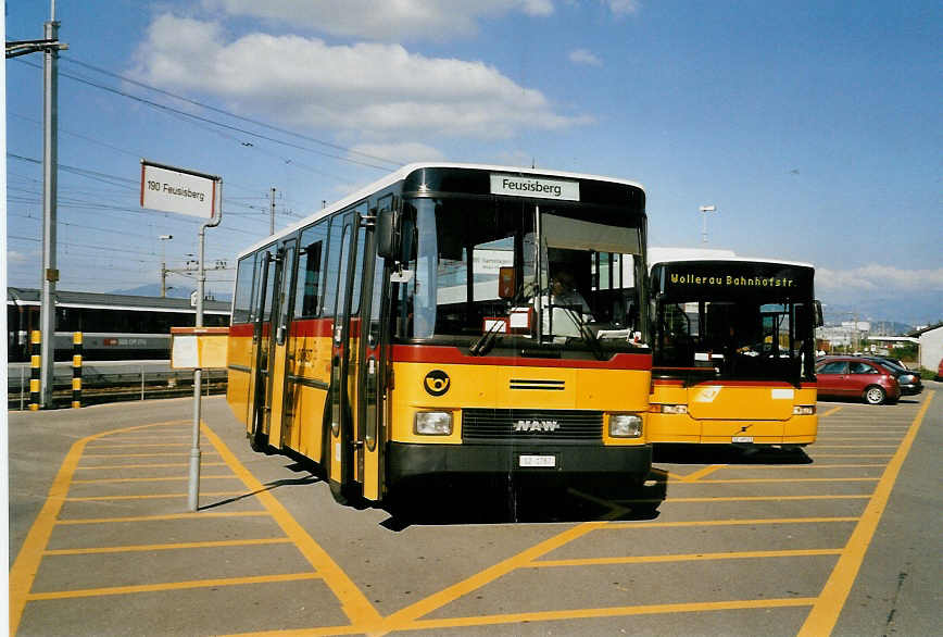 (055'118) - Schuler, Feusisberg - SZ 1787 - NAW/Hess am 27. Juli 2002 beim Bahnhof Pfffikon