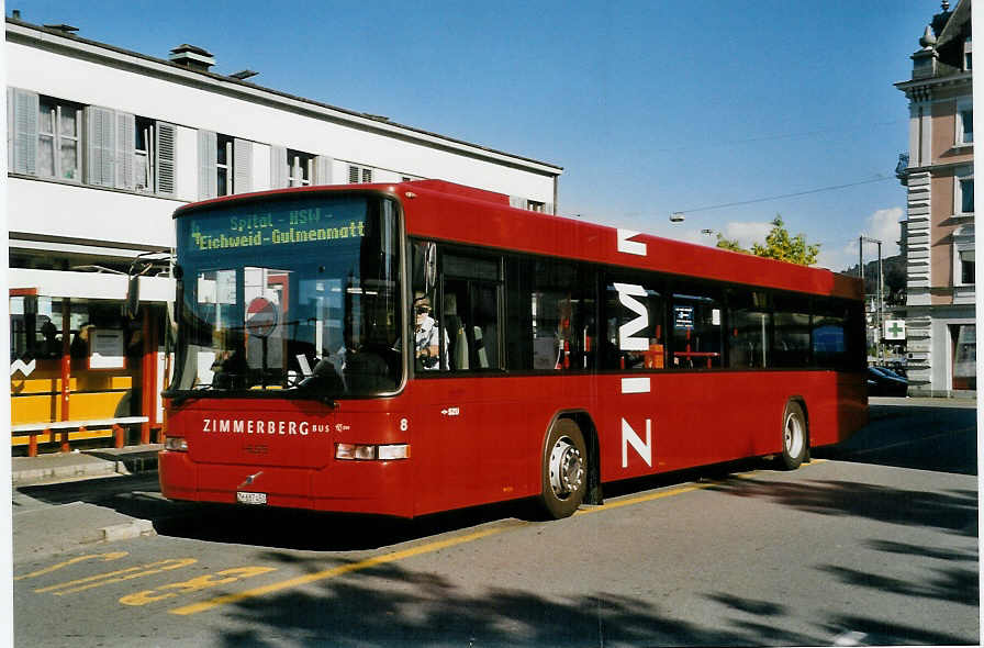 (055'123) - AHW Horgen - Nr. 8/ZH 687'450 - Volvo/Hess am 27. Juli 2002 beim Bahnhof Wdenswil