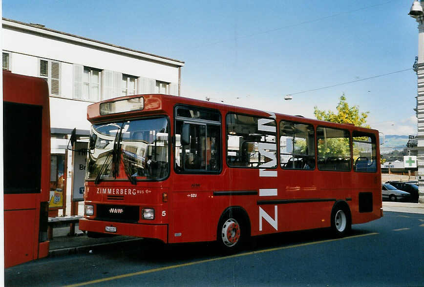 (055'126) - AHW Horgen - Nr. 5/ZH 402'287 - NAW/Hess am 27. Juli 2002 beim Bahnhof Wdenswil