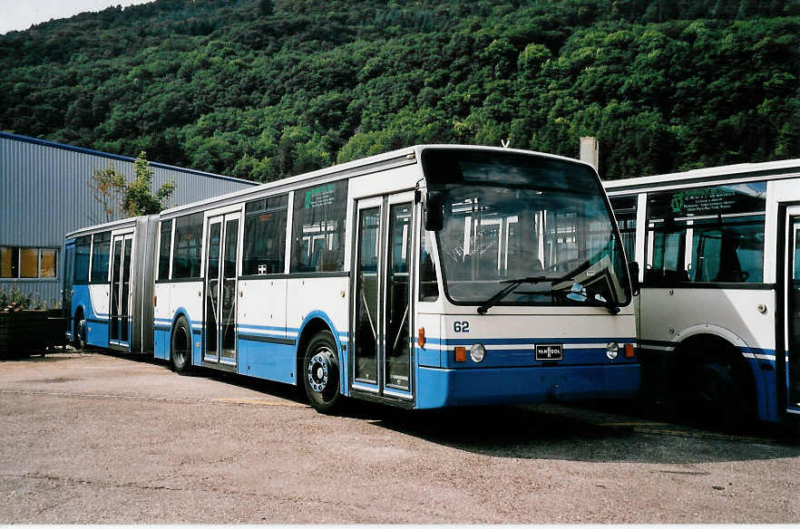 (055'318) - VMCV Clarens - Nr. 62 - Van Hool am 5. August 2002 in Biel, Rattinbus