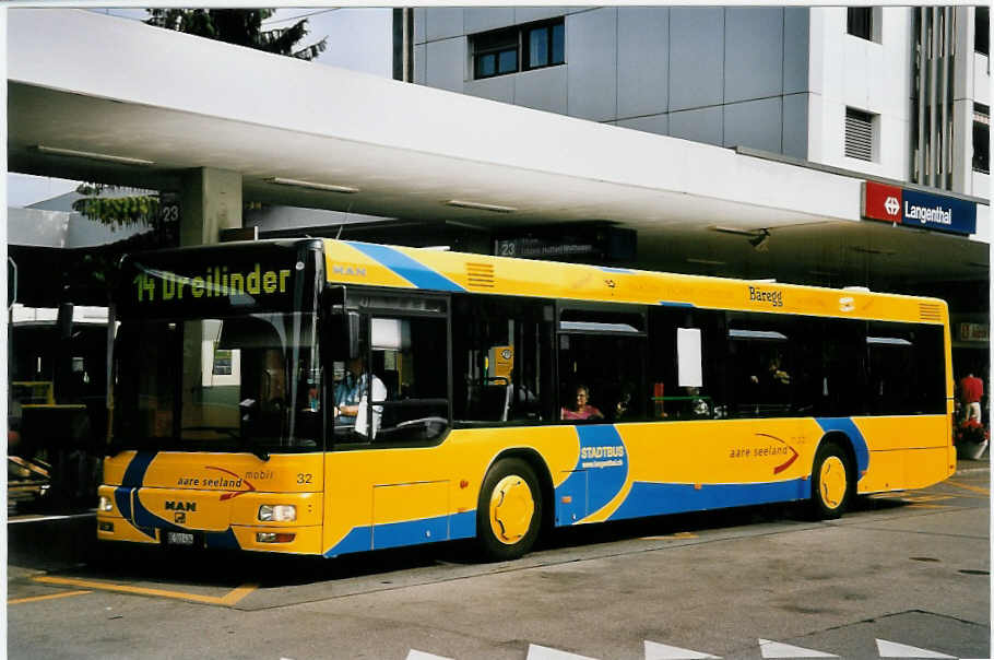 (055'618) - ASm Langenthal - Nr. 32/BE 503'434 - MAN am 31. August 2002 beim Bahnhof Langenthal