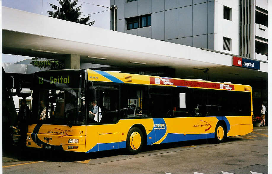 (055'619) - ASm Langenthal - Nr. 31/BE 503'313 - MAN am 31. August 2002 beim Bahnhof Langenthal