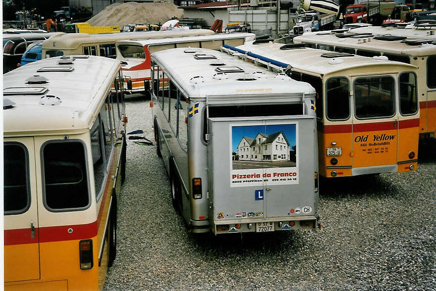 (055'808) - Steinauer, Willerzell - SZ 72'077 - Saurer/R&J (ex Albin, Fllanden; ex SBB Bern; ex Solr&Fontana, Ilanz; ex P 24'359) am 31. August 2002 in Niederbipp, Saurertreffen