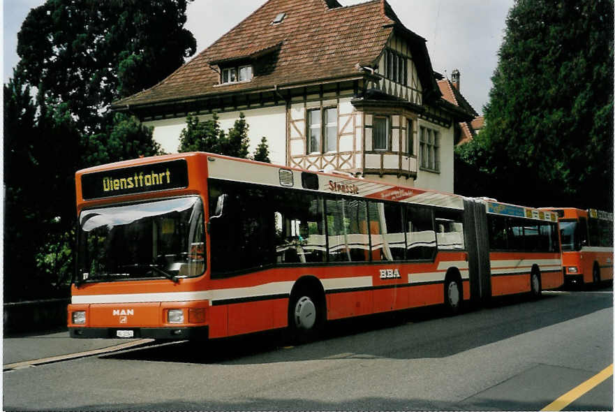 (056'003) - BBA Aarau - Nr. 141/AG 22'341 - MAN am 11. September 2002 beim Bahnhof Aarau