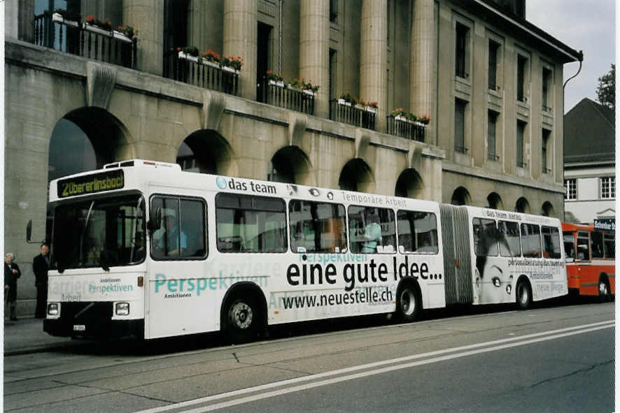 (056'020) - BBA Aarau - Nr. 134/AG 19'934 - Volvo/Hess am 11. September 2002 beim Bahnhof Aarau