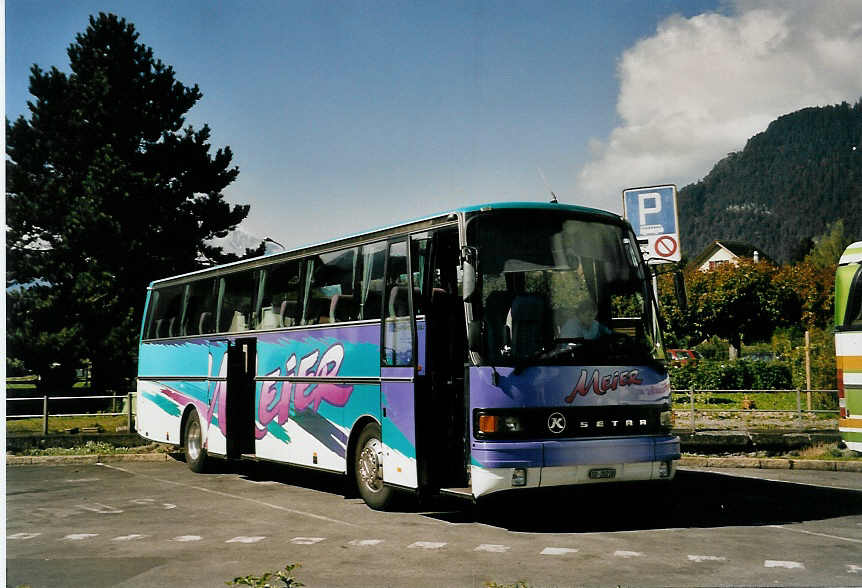 (056'116) - Meier, Balsthal - SO 20'218 - Setra am 28. September 2002 beim Bahnhof Interlaken West