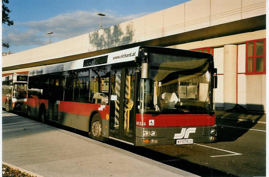 (056'332) - Dr. Richard - Nr. R1324/W 1379 LO - MAN am 7. Oktober 2002 in Wien, Kagran