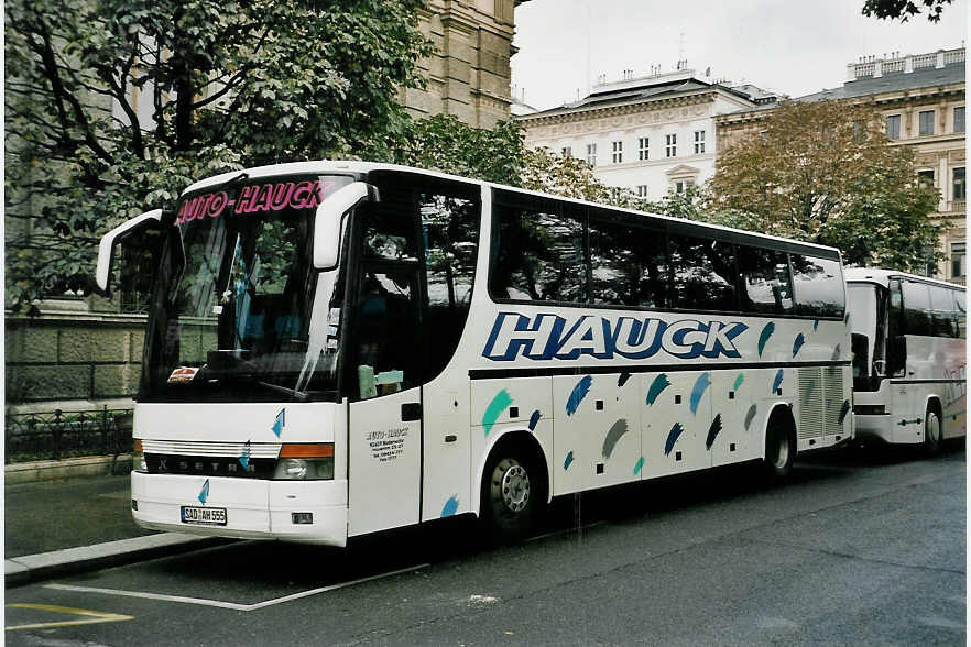 (056'434) - Aus Deutschland: Hauck, Bodenwhr - SAD-AH 555 - Setra am 8. Oktober 2002 in Wien, Burgring