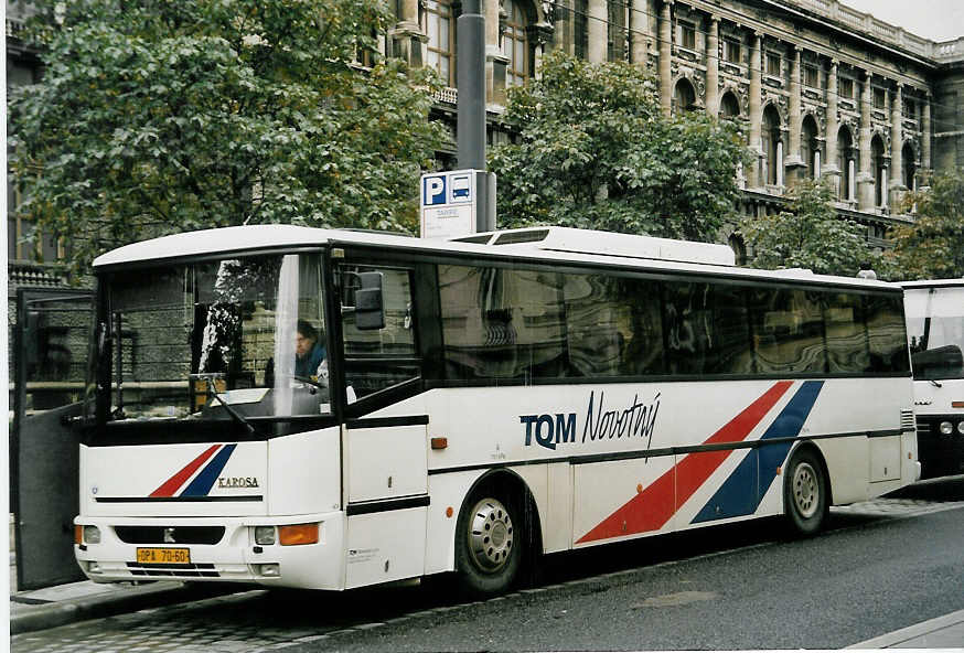 (056'436) - Aus der Tschechoslowakei: Novotn, Opava - OPA-70-60 - Karosa am 8. Oktober 2002 in Wien, Bellariastrasse