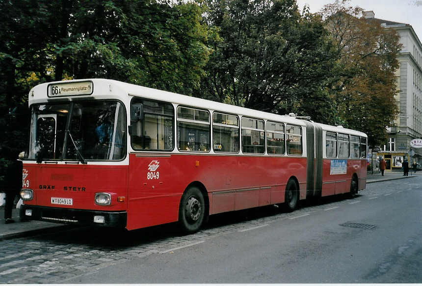 (056'737) - Wiener Linien - Nr. 8049/W 8049 LO - Grf/Steyr am 10. Oktober 2002 in Wien, Reumannplatz