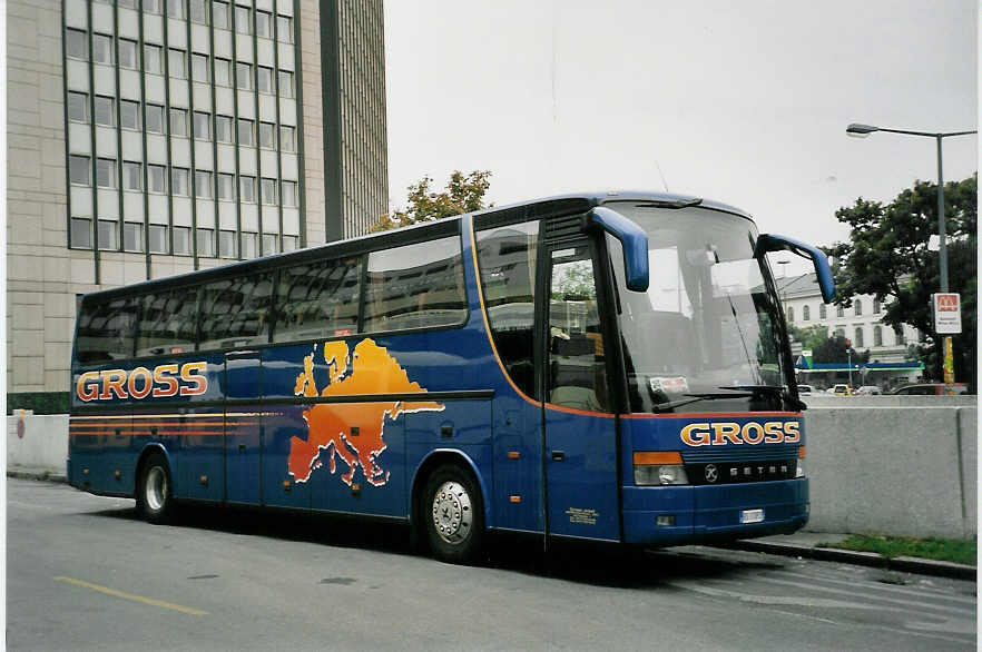 (056'832) - Aus Italien: Gross, Sarnthein - BS-170 PS - Setra am 10. Oktober 2002 in Wien, Landstrasse