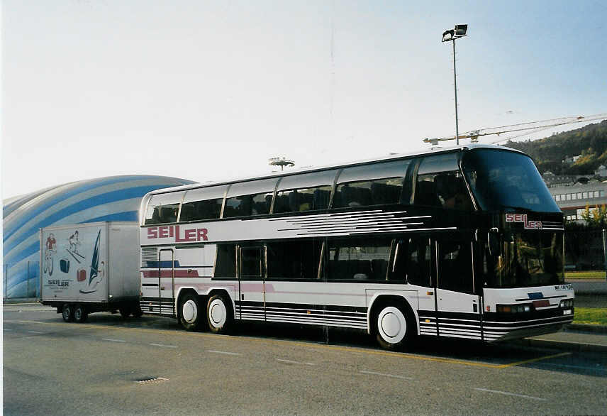 (057'036) - Seiler, Frauenfeld - Nr. 4/TG 6989 - Neoplan am 20. Oktober 2002 in Neuchtel, Expo.02