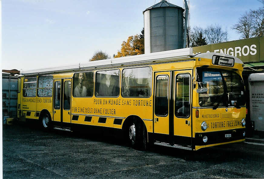 (057'121) - Amnesty International, Lausanne - VD 5128 - Mercedes am 26. Oktober 2002 in Niederscherli