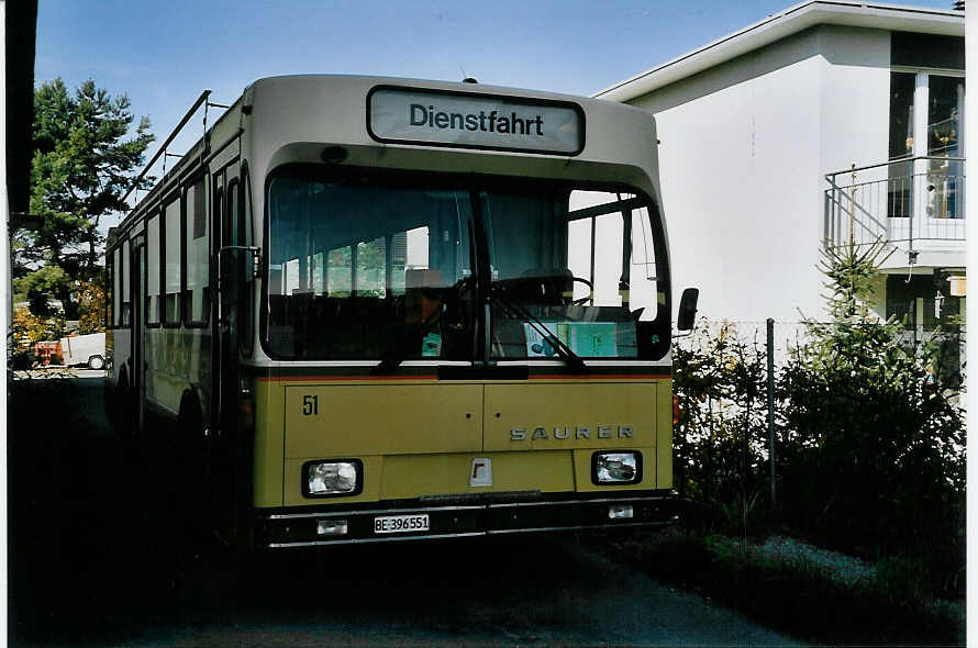 (057'128) - STI Thun - Nr. 51/BE 396'551 - Saurer/R&J am 31. Oktober 2002 in Thun, Garage