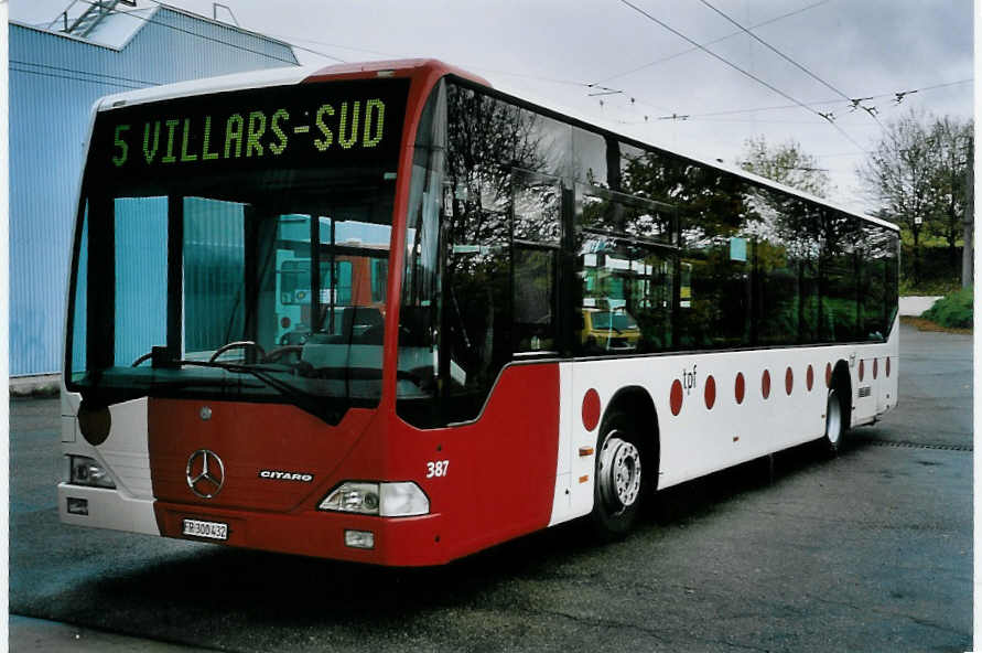 (057'218) - TPF Fribourg - Nr. 387/FR 300'432 - Mercedes am 3. November 2002 in Fribourg, Garage