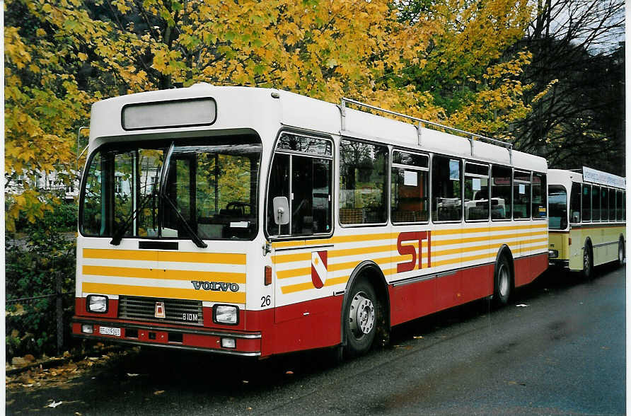 (057'311) - STI Thun - Nr. 26/BE 419'025 - Volvo/R&J (ex SAT Thun Nr. 26) am 4. November 2002 bei der Schifflndte Thun