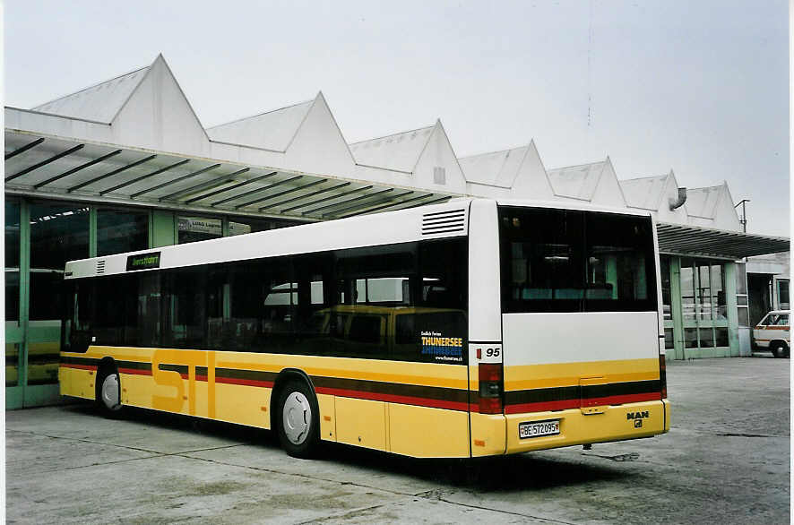 (057'330) - STI Thun - Nr. 95/BE 572'095 - MAN am 18. November 2002 in Thun, Garage