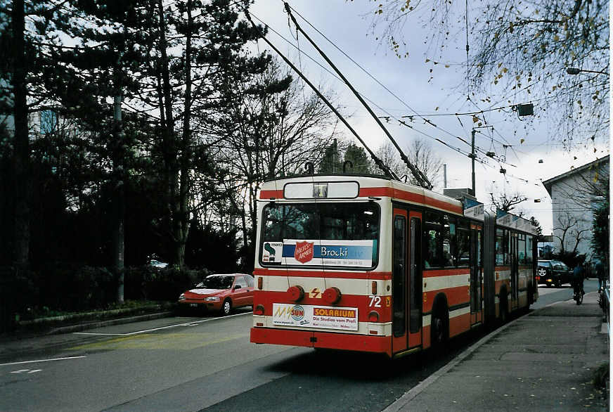 (057'517) - VB Biel - Nr. 72 - Volvo/R&J Gelenktrolleybus am 30. November 2002 in Biel, Eisbahn