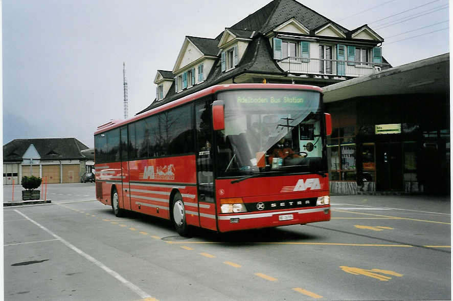 (057'618) - AFA Adelboden - Nr. 5/BE 26'705 - Setra am 9. Dezember 2002 beim Bahnhof Frutigen