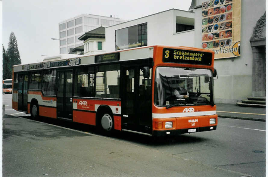 (057'821) - AAR bus+bahn, Aarau - Nr. 151/AG 8351 - MAN am 27. Dezember 2002 beim Bahnhof Aarau