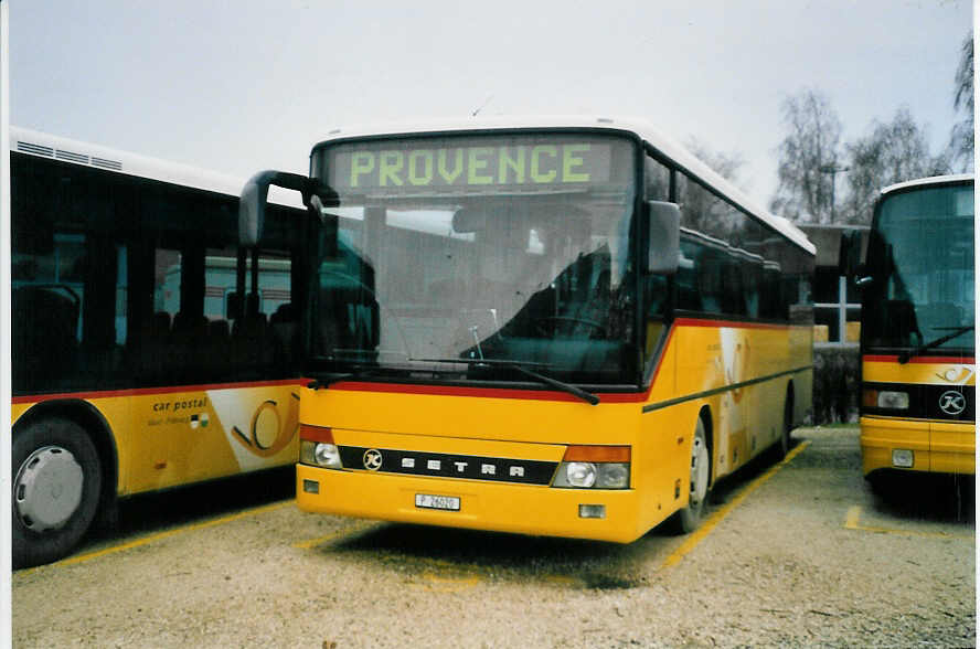 (058'018) - PTT-Regie - P 26'020 - Setra am 29. Dezember 2002 in Yverdon, Garage