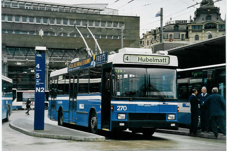 (058'024) - VBL Luzern - Nr. 270 - NAW/R&J-Hess Trolleybus am 30. Dezember 2002 beim Bahnhof Luzern